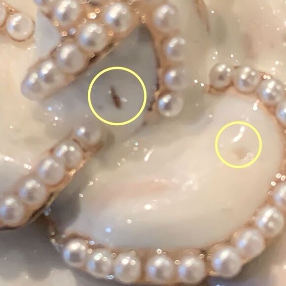 White Camellia Flower Brooch with Faux Pearls & Gold Tone Trim - Lapel Pin - Picture 11 of 11